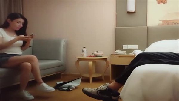 寻花偷拍-男主高价約了个肉感肥臀大奶御姐穿上黑丝激情啪啪